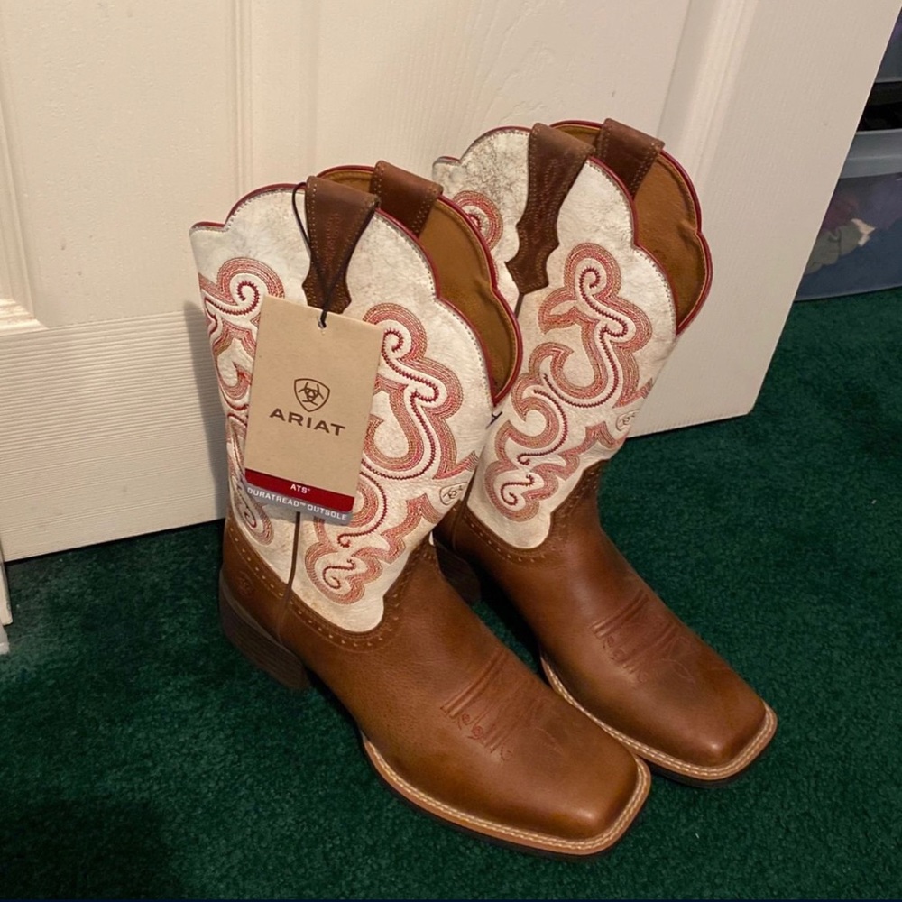 Ariat women’s square toe cowgirl boots